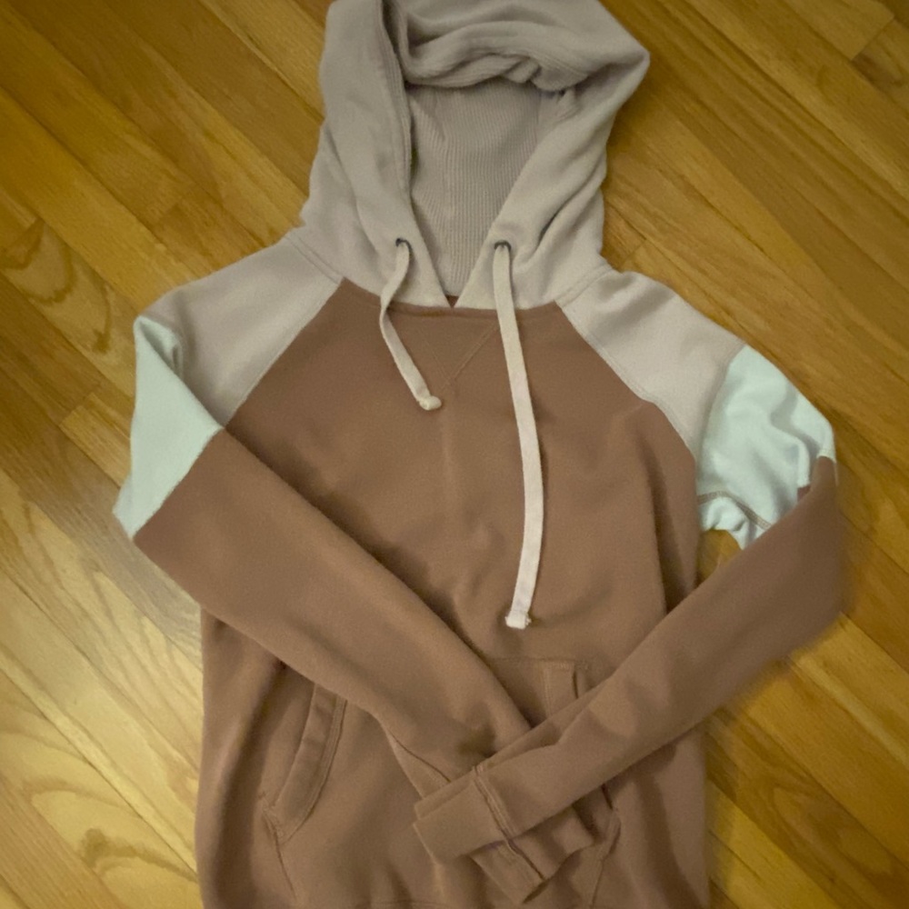 Abercrombie & Fitch women’s color block sweatshirt